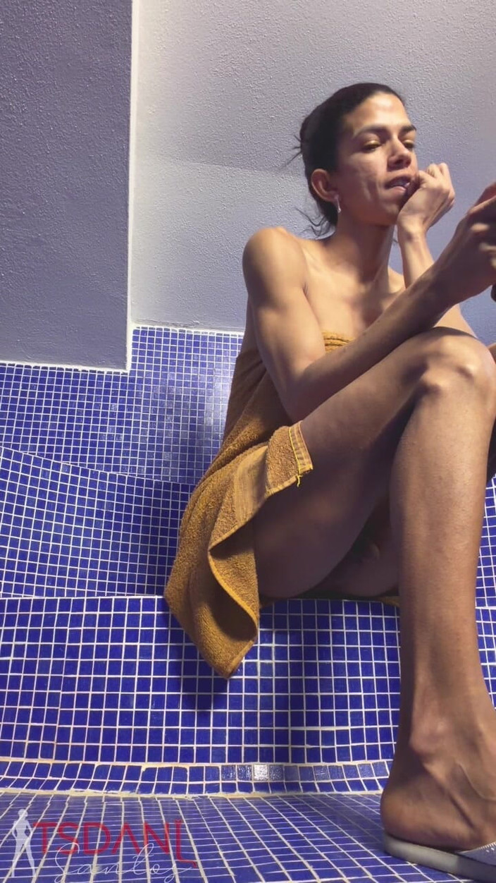 Tsdanisantos1: Bañera seca y yo estaba allí distrayéndome un poco.