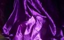 Naomisinka: Мастурбация в атласном фиолетовом шариковой рубашке
