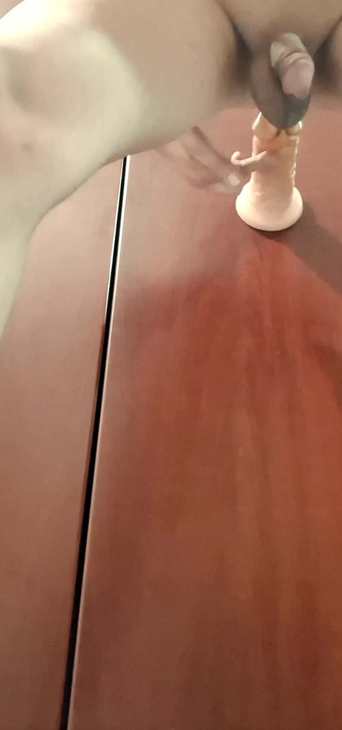 covo_sissy_cross: De pé por trás com tesão louca!