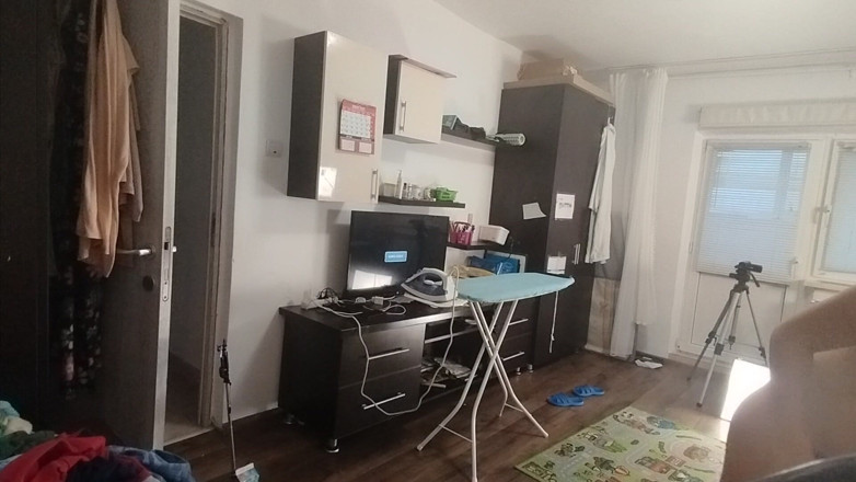 Amateur_MS: Sexy Brunette Die Naakte Taken Doet Rond Het Huis.