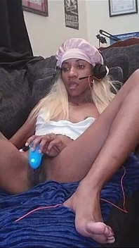 První namočení s hračkou zpět v bazénu