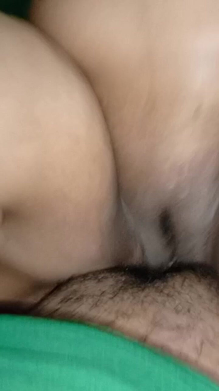 Sofixxx: Brunetka mé tchyně jezdí na péru