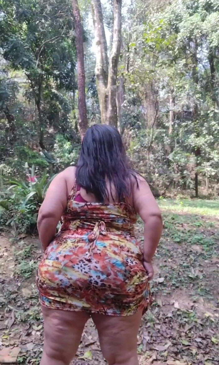 Mary Jhuana: BBW Showing off Big Breasts in the Park