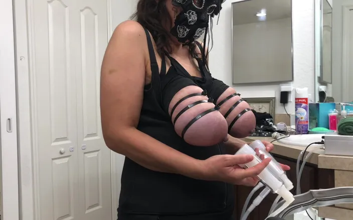 VeeVee Vixen: Hucow Milking on the Goat Milker Cam 3