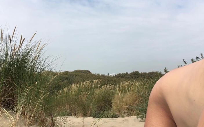 Double-Dutchies: 공개 - 해변에서 정액을 빨고 삼키는 일요일