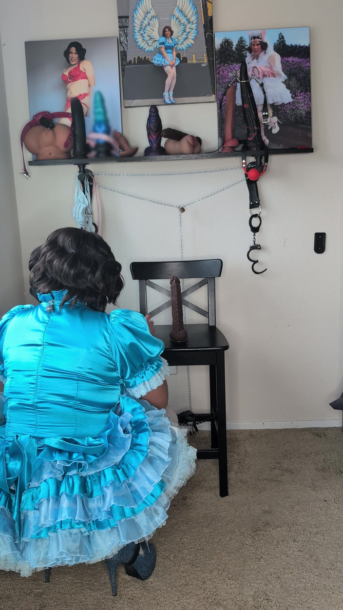 Sissy Candy: बहिन Candy डिल्डो के साथ खेल रही है भाग 1