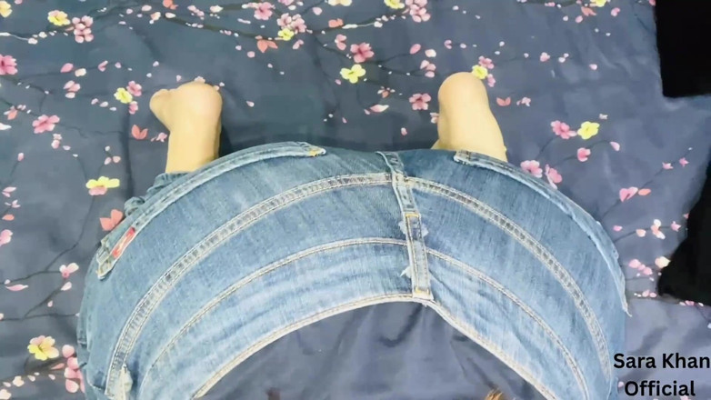 Sarakhan: 大屁股老板操她的办公室员工