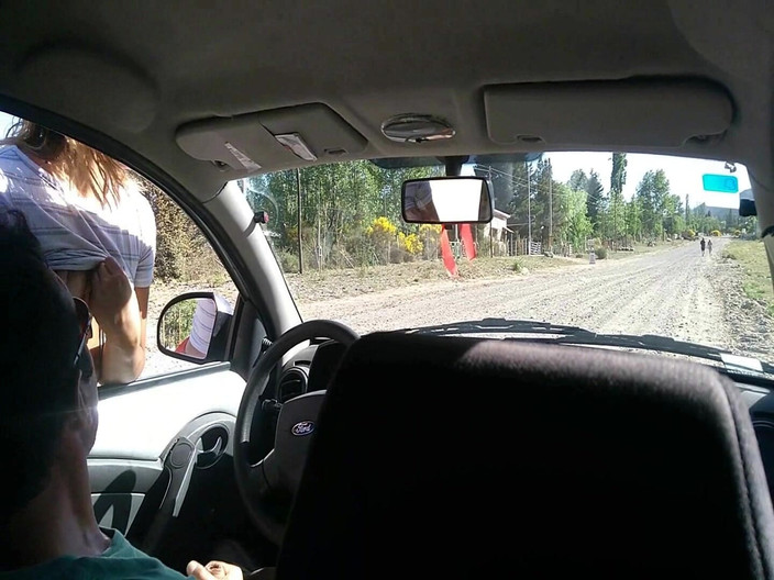 LadyRoma: Thiếu niên vô danh thủ dâm tôi trong xe hơi...