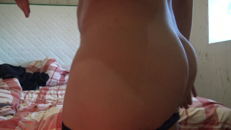 Souzan Halabi: 55-летняя турецкая жена мастурбирует свою волосатую киску большим черным дилдо в любительском видео