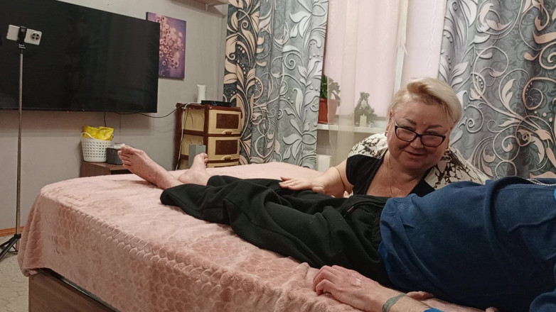 Zona901: 邻居在深度口交后勉强吞下所有的精液