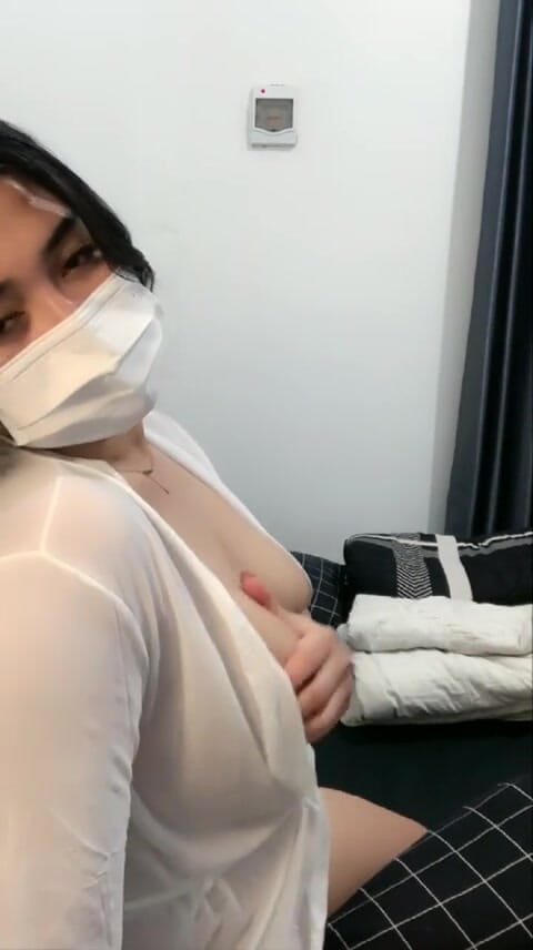 Chinita Wife: Chica increíblemente caliente y bonita mostrando sus tetas perfectas en...