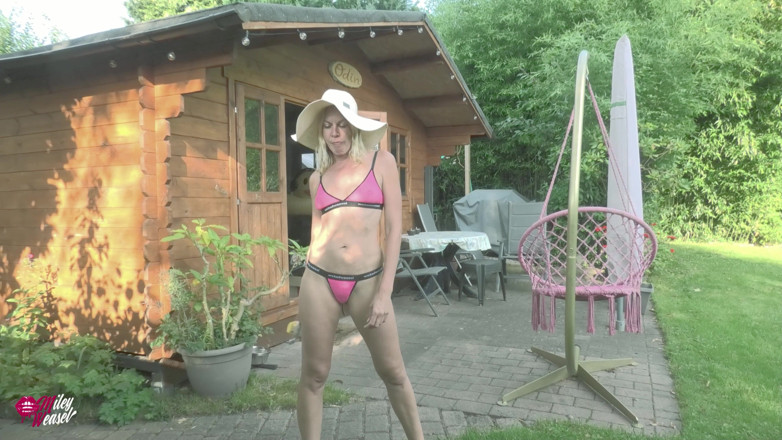 Miley Weasel: sunahre baalon vaali phoohar ne 4 saptah tak seks nahin kiya !!