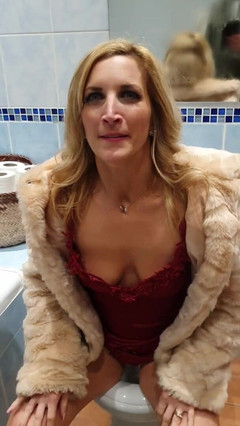 Serenexx: Chystám se ukazovat moje prsa při močení Pt 1