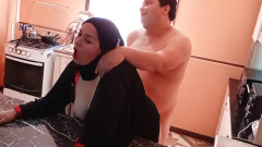 BBW Kelly Mom: Арабська дівчина трахається з хіджабом на кухні