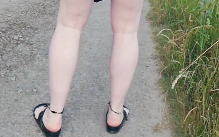 Carmen_Nylonjunge: Breve passeggiata nelle mutande bianche
