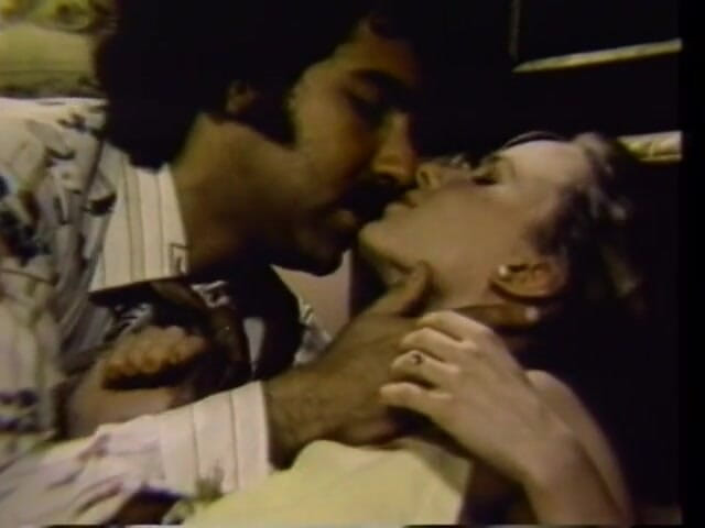 Vintage Usa: Hairy beauty blows Ron Jeremy's big cock