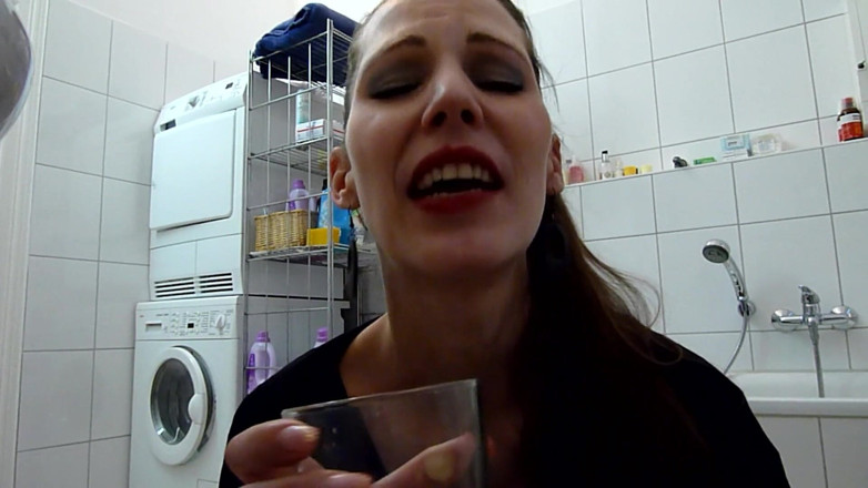 Viktoria Goo: Viktoria Goo - le ragazze tedesche sono maliziose pisciate!