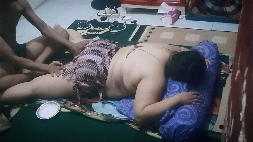 Chubby Widow Gets Horny During Massage (Jane maye)