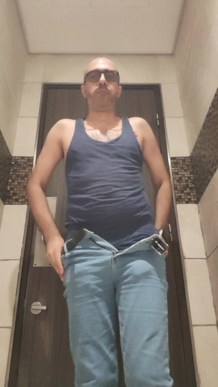 AAYAADX: A Risky Moment in the Mall