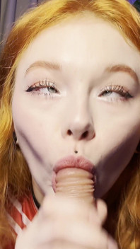 Roztleskávačka Dívka Deepthroating Dildo & Wet Cumming na hračku