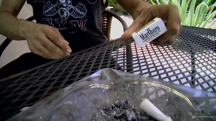 Boys Smoking: ハング・ボビー・ハート・チェイニン・アウトサイド