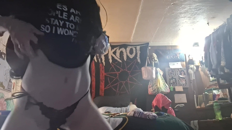 KANDY RAYNE: Menggoda cewek seksi lagi joget-joget