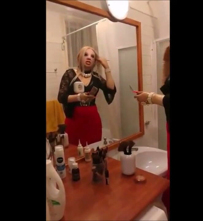 Erica Doll: Uppblåsbar dockas morgonrutin
