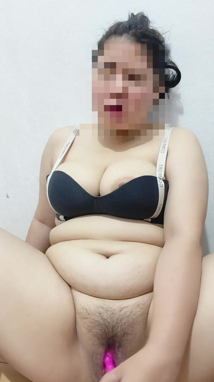 Vaginabig88: Jane este o gagică singuratică