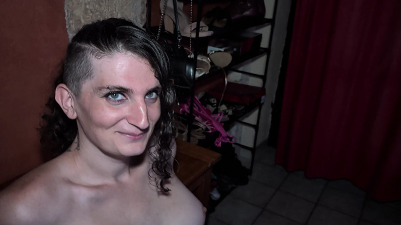 Trans dominatrix Gabrielle L: Je mets une Tour Eiffel dans la bouche de ma...