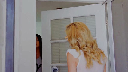 Lesbian Stories: Hubená latina teen šuká svou nejlepší mrdku