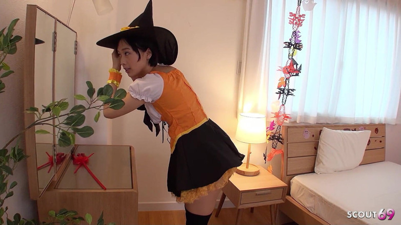 Asian porn collection: Japonská hubená teenagerka Muri ošukaná do chlupaté těsné kundičky nevlastním...