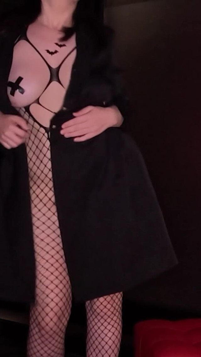 Witch Striptease (Sandy Switch) Witch Striptease (Sandy Switch)