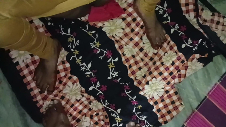 Bhabhi UP: Bhabhi hanya melakukannya