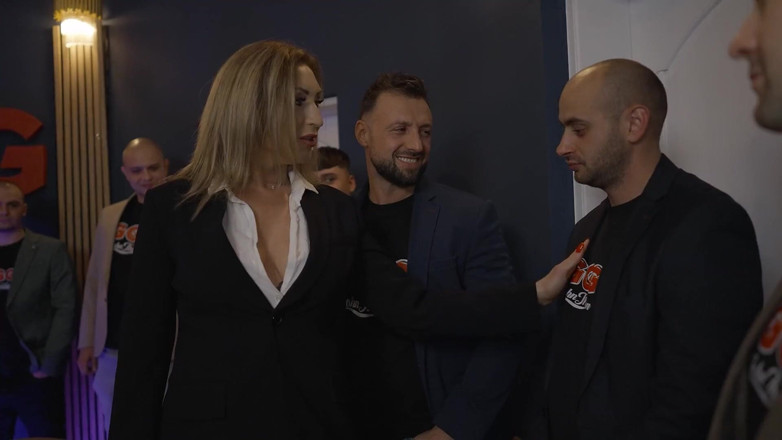 GGG John Thompson Studio: Ggg John Thompson - Jeune stagiaire va prendre une MILF à son...