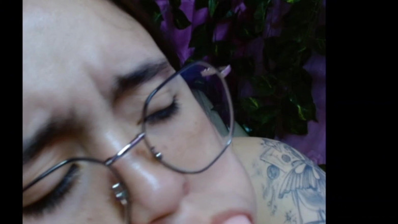 Dalyla: Dia menghisap batang ayah tirinya