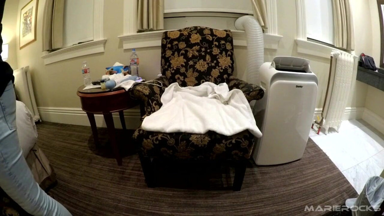 MarieRocks: BUNICĂ SEXY își scoate pietrele la Hotelul Victorian