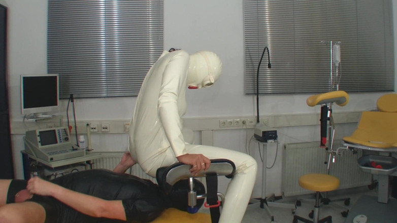 Rubber & Clinic Studio - 1ATOYS: rabar mootna khel
