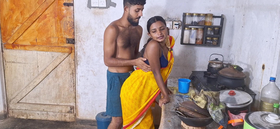 Shashi X: main apni bare stanon vaali sundar bhaartiy sauteli bahan ko...