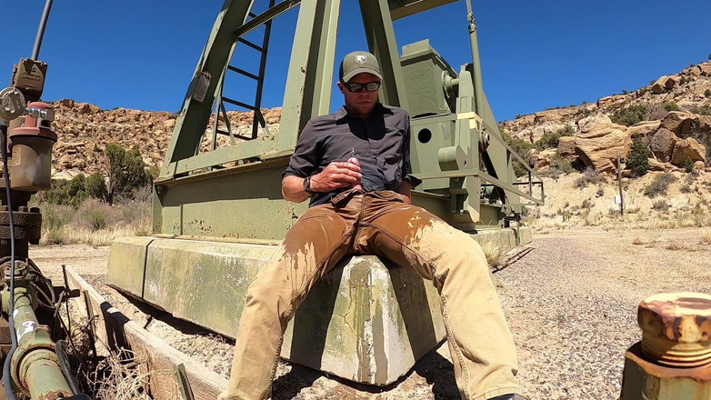 Lapetus: Đi tiểu quần của tôi trên một giàn khoan dầu