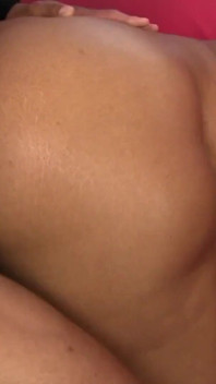 Curvy brud Delilah får en enorm kuk som passar perfekt i hennes våta och kåta fitta