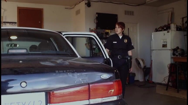 Radical Lesbian: Policía mujer dura está usando a una mujer