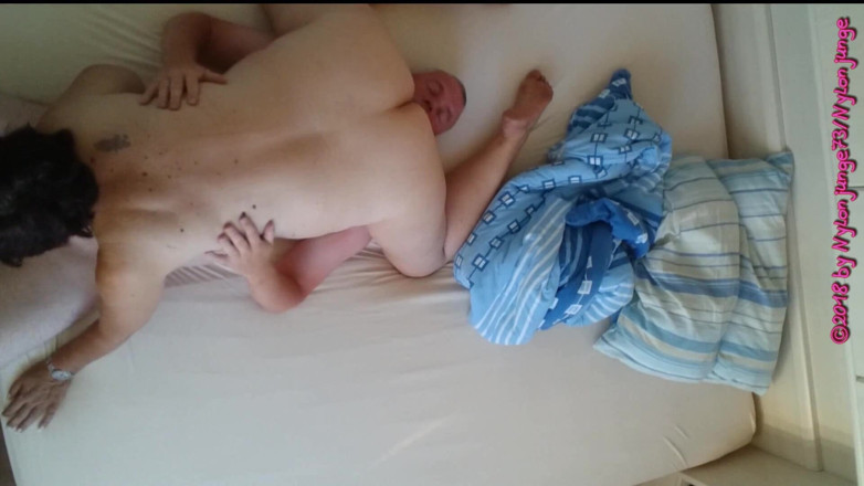 NylonjungeCarmen: Orgasm Geiler în stând pe față cu o matură sexy