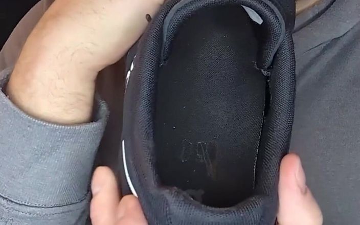 WolfgangWhite: Baise mes chaussures, puis éjacule sur mes orteils