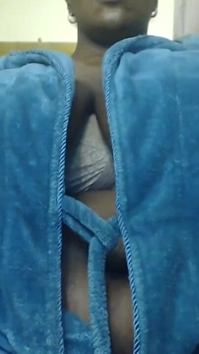 Legendary Booty Overdose: Cewek semok ini lagi asik menggoda