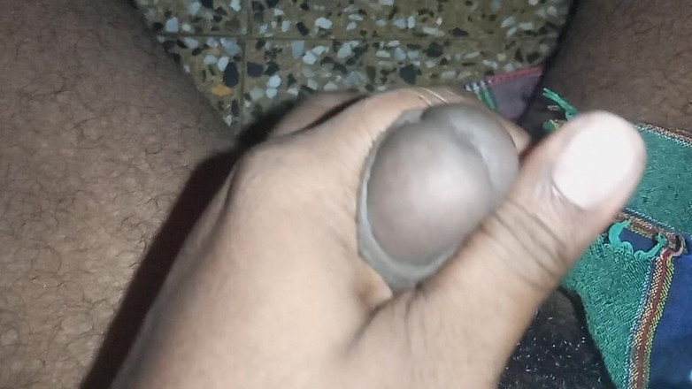 Hungry cliff: Dubaili oğlan banyoda öpüşüyor