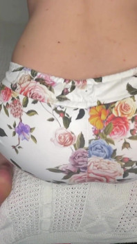Kwiecista babcia majtki fart sesja