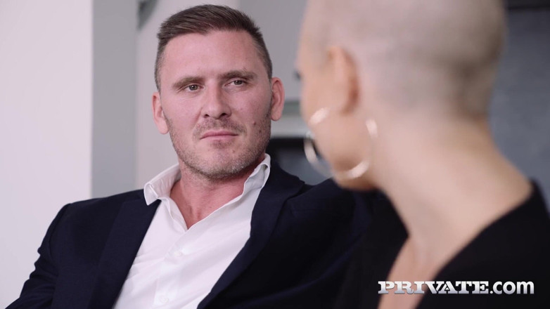Private.com: Gabi Gold se fute, călărește și își croiește drum spre o ejaculare...