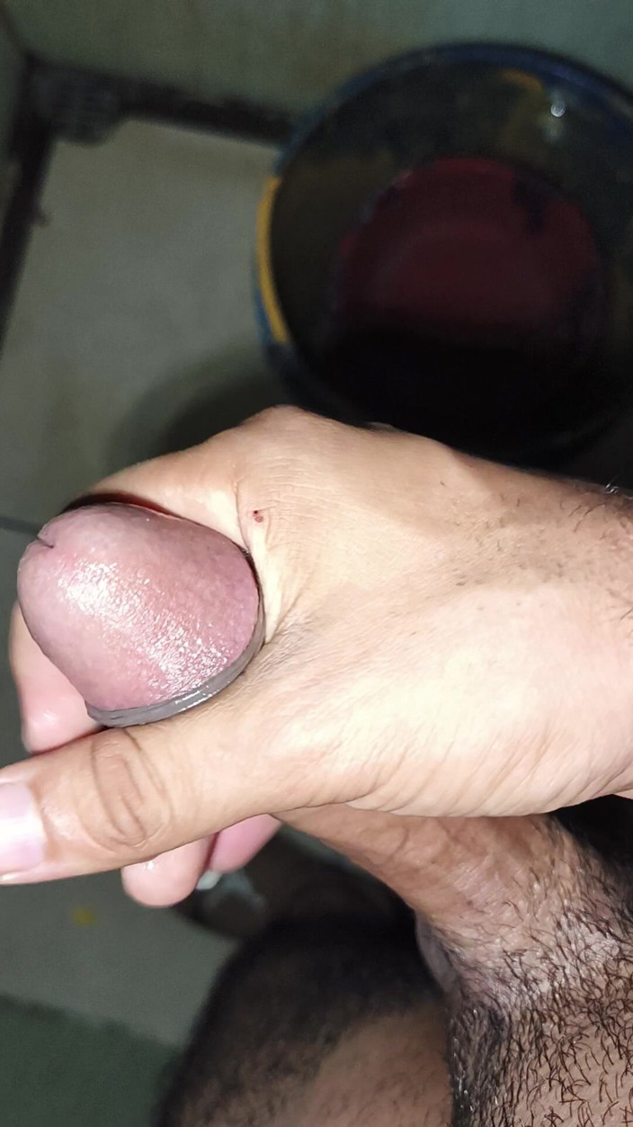 Cute boy jerks off: Karım uzaktayken üvey annemin evinde duşta saman
