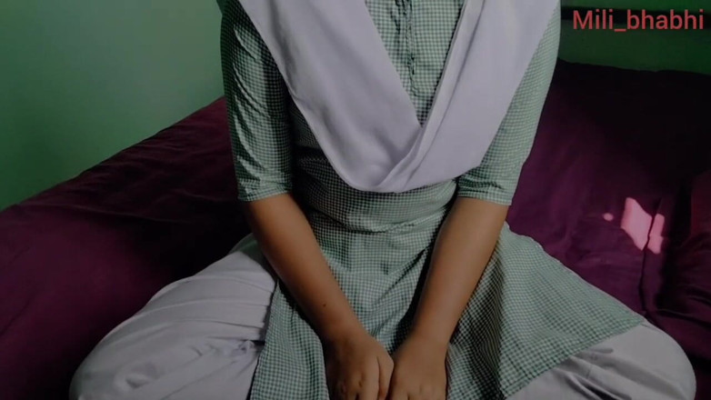 Mili bhabi: Indisch Desi-schoolmeisje Mili heeft seks met haar vriendje xvideo's