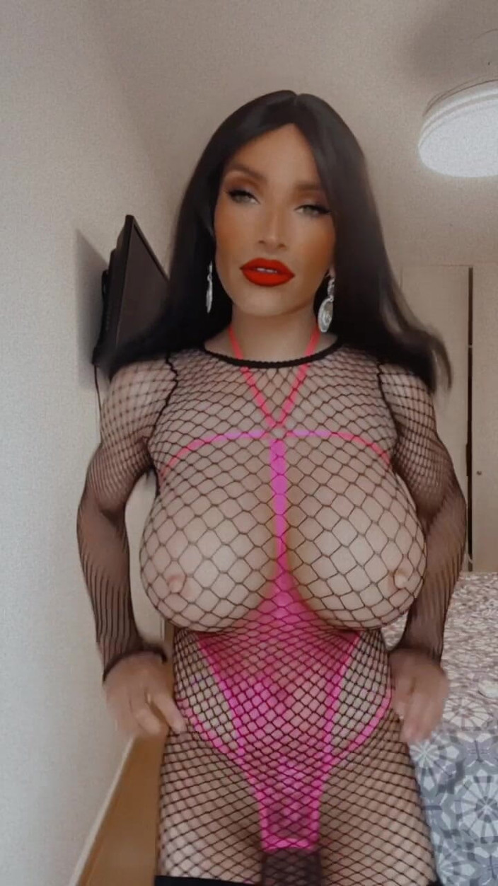 Sissy Slut Brianna: Ketika aku berbalik dan membungkuk, kamu akan tahu tempatmu... Dan...